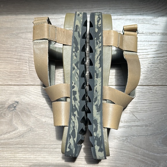 🎉Like New🎉 Sorel Leather Roaming sandals Sage Size 6.5 Camo Bottoms - Picture 3 of 12